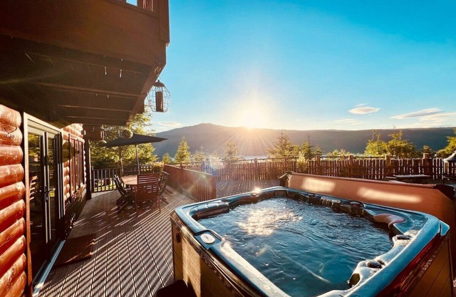 Group lodge with hot tub and fire pit
