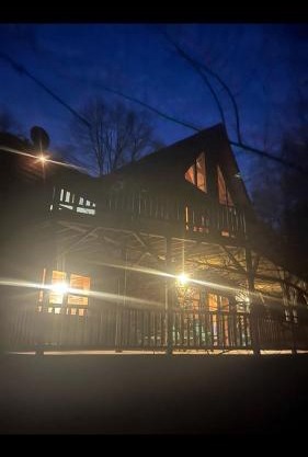 Group Spacious Cabin with Hot-Tub and Picnic Areas in Ohio