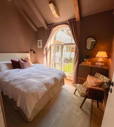 Groups & families, FREE parking, three bedrooms, two baths