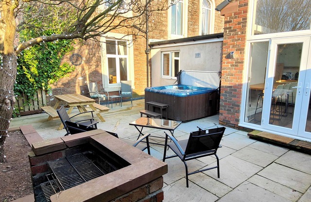 GROVE HOUSE, pet friendly, with hot tub in Egremont, Cumbria