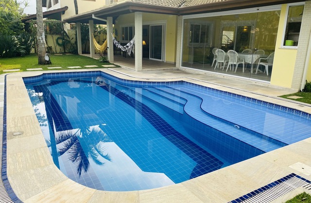 Guaecá house with accessibility for wheelchair. 5 suites and private pool