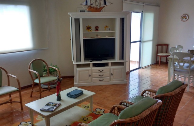 Guarujá 4 bedrooms, 2 suites, 90m from the beach - 2 suites