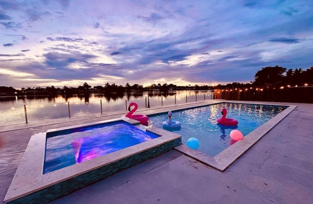 [Guest Favourite] Miami Lakefront Paradise! 5 Beds, Heated Pool