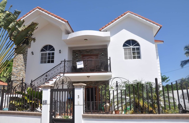 Guest-Friendly 3-Bedroom 3-Bathroom Villa In The Heart Of Sosua