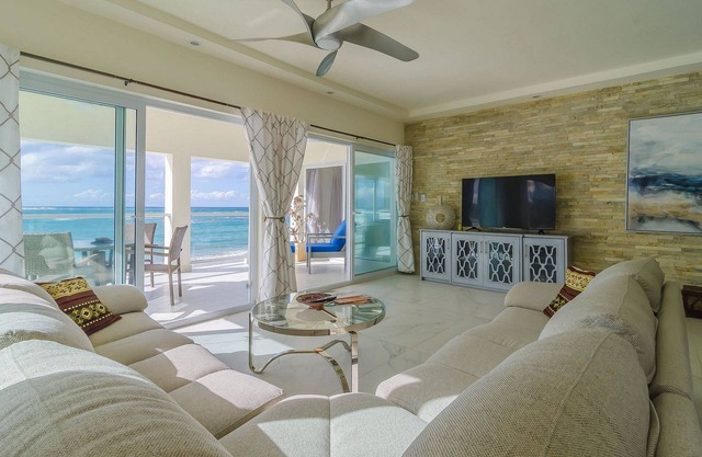 Guest-friendly 7BD beachfront villa in central Cabarete, with amazing sea views!