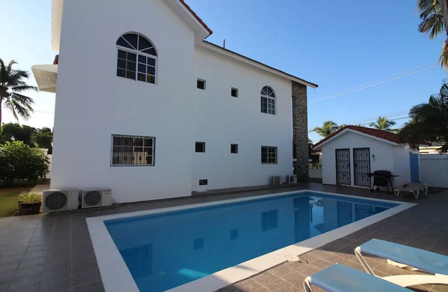 Guest-friendly villa in central Sosua, 3 bedrooms, private pool, cable TV, WiFi