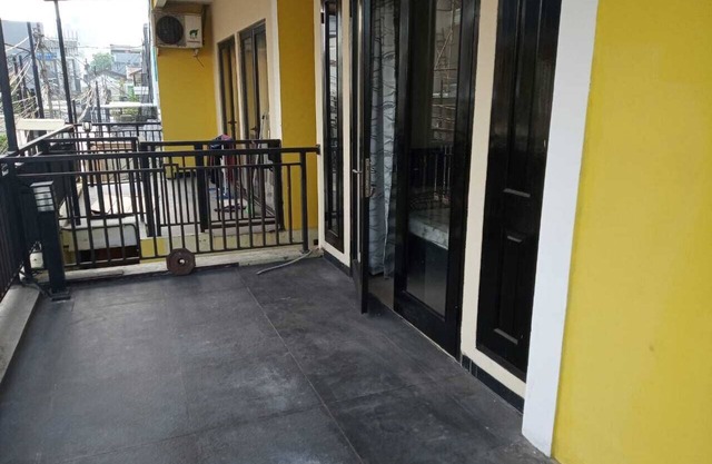 Guest House 647 Tanjung Duren Utara