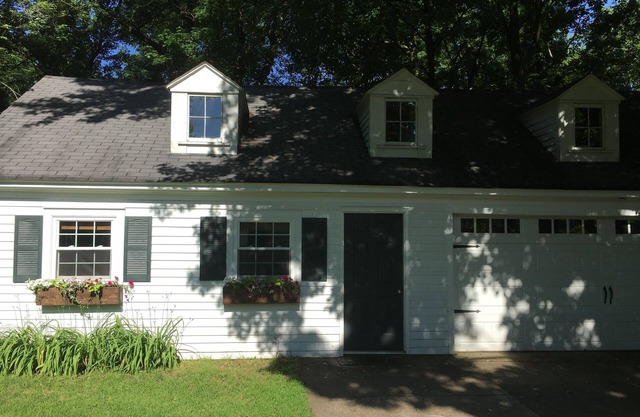 Guest house crash pad a mile from Notre Dame