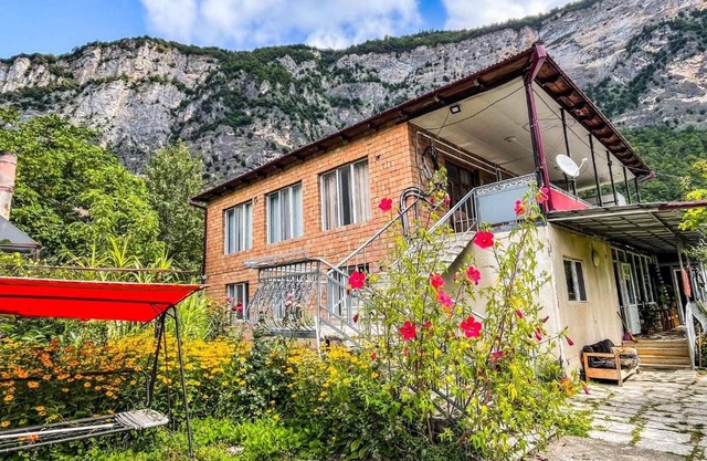 Guest House Oasis - Tvishi