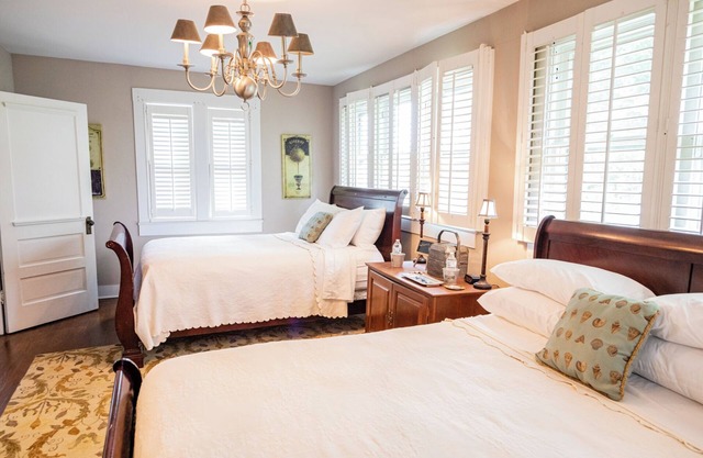 Guest House of Kentucky (2 Queens - 1st Floor)