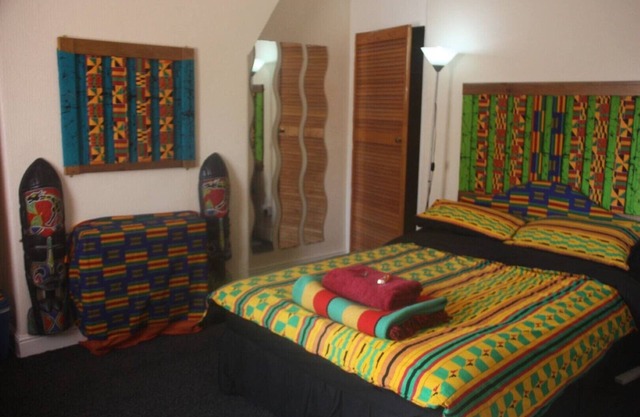 Guest is God in 2 bed house near Bradford Uni