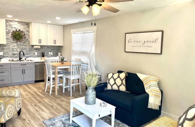 Guest Suites -1996 #2 Fresh 1 bedroom 1 bath Suite