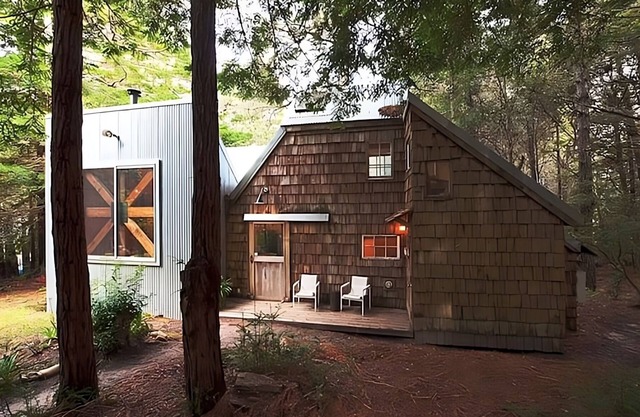 Guesthouse in Young Redwood Forest