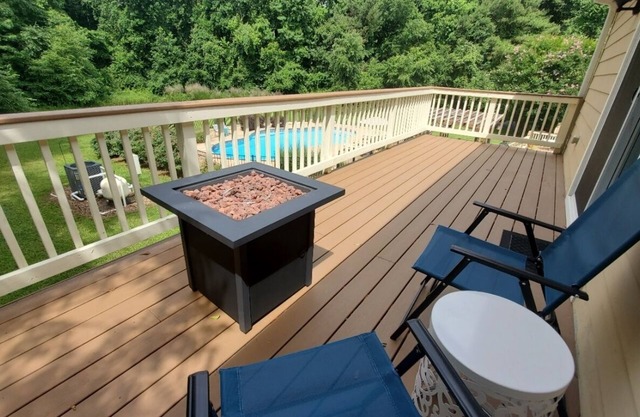 Guesthouse on private 16 acre country estate.