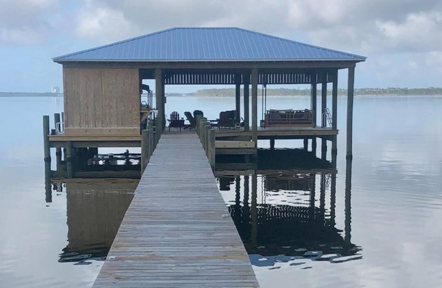 Guesthouse on Wolf Bay