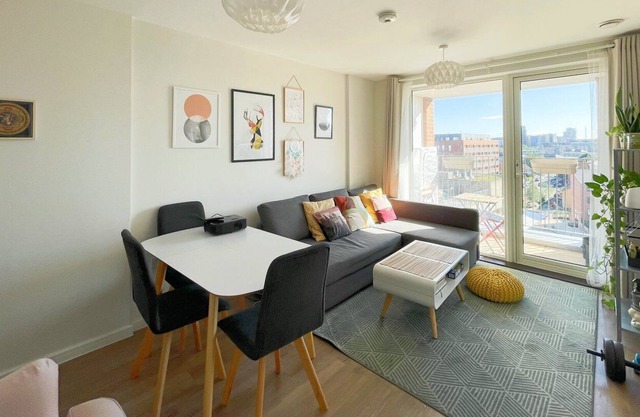 GuestReady - Sunny & Modern Apt in Canning Town