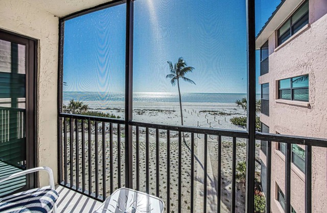 Gulf Front Condo on Sanibel Island, 25 Steps to the Beach