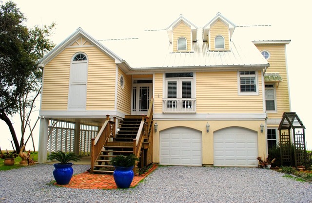 Gulf Front With Great Views And Pool!