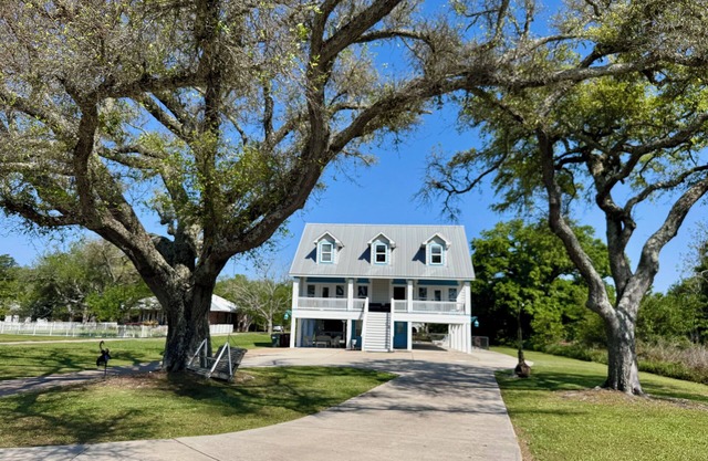 Gulf Moon II - Spacious Beachfront Home with Pool on the Mississippi Gulf Coast