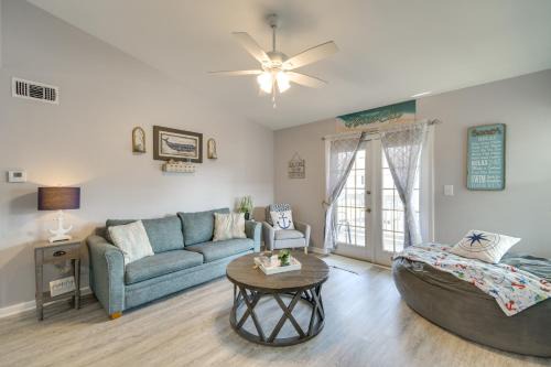 Gulf Shores Condo with Pool Access, 5 Mi to Beach!