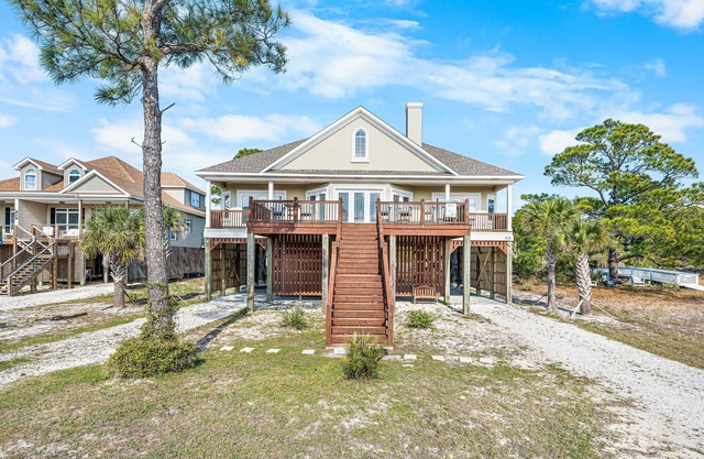 Gulfview home with outdoor shower, large deck, and internet