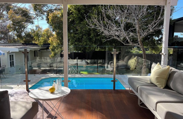 Gum Tree Manor - renovated 5 bedroom + pool