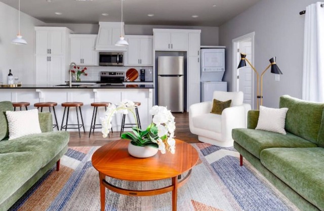 H1/H3/H5 Spacious & Urban Modern Condo - 3 units!