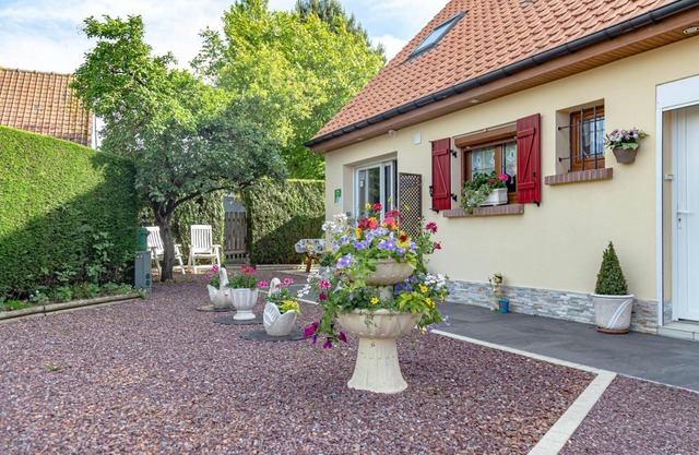 H1320 - FIENNES - Furnished