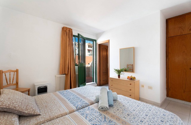 'Habitación 12 Con Balcón' with Balcony and Wi-Fi