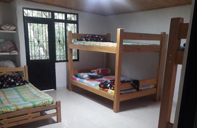 Habitación privada en finca vacacional con piscina y parqueo