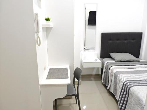 Habitacion con entrada independiente en centro Piura