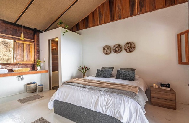 Habitacion en increible ecolodge en Vista Nieves -