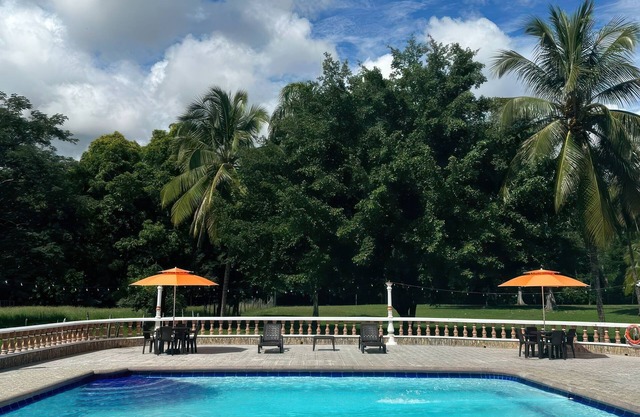 Hacienda with Private Swimming Pool/Air Conditioning/Jacuzzin