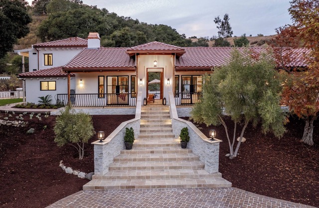 Hacienda Style Home w/Pool+HotTub, Outdoor Grill & Fire Pit in Corral de Tierra
