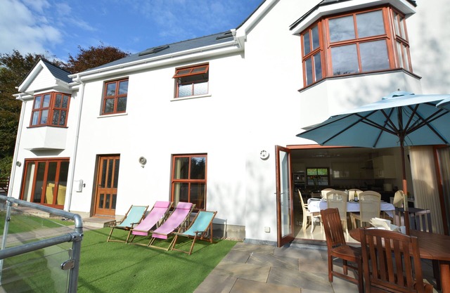 Hafan Dawel - Luxury ,Pet Friendly , 5 Star rated ,6 Bedroom ,4 bathroom house