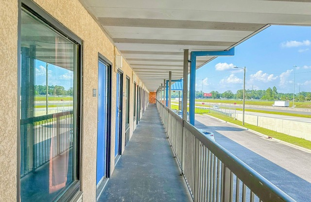 Hahira Inn By OYO near Valdosta