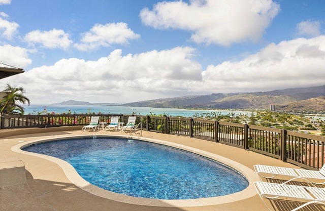 Hale Ohana, Private, Oceanview home w/pool, Licensed TAT home