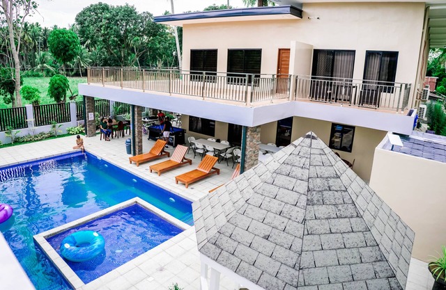 Hale Pau Hana Resort