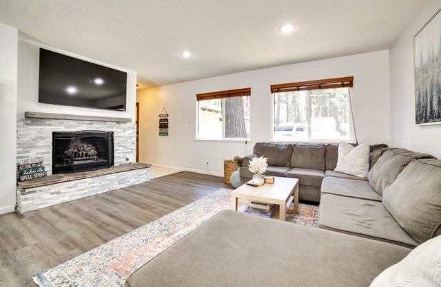 half Mi to Lake Tahoe Pet-Friendly Cabin