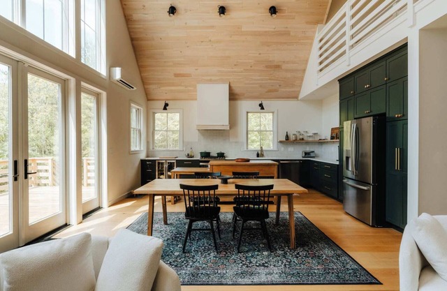 Half Moon Mtn House - Modern Chalet in Barryville