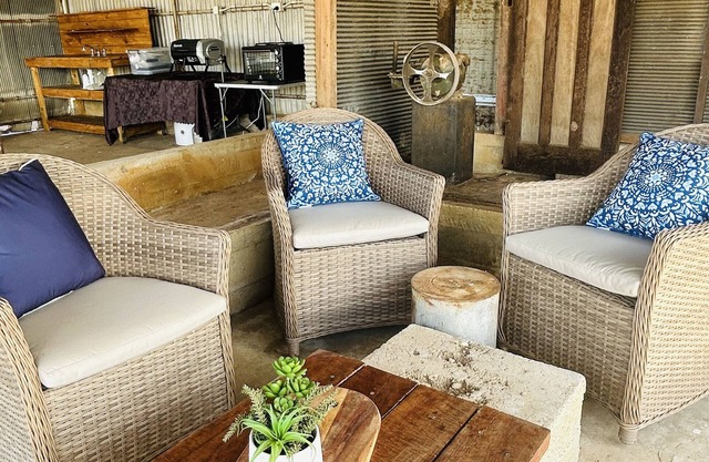 Hallam’s Hut Rural Retreat B&B