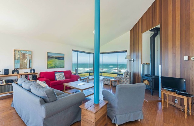 Haltwhistle West w/Ocean Views!