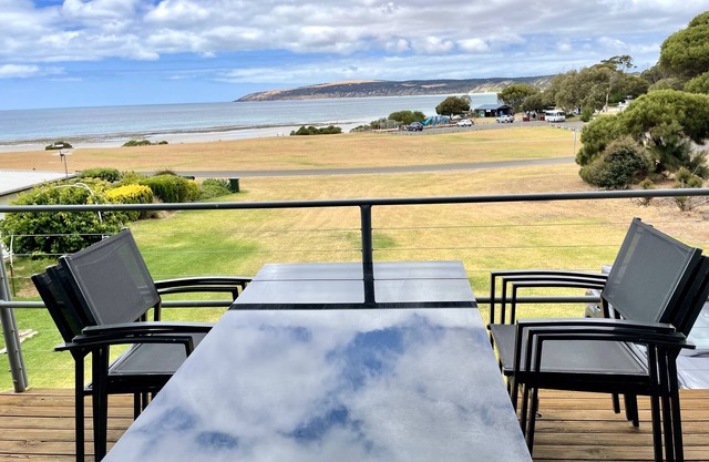 Hamilton | Emu Bay | beachfront getaway | accommodates 10 guests