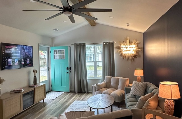 Hammock Coast Escape - 2BR, 2 BA with Garage + Trailer space