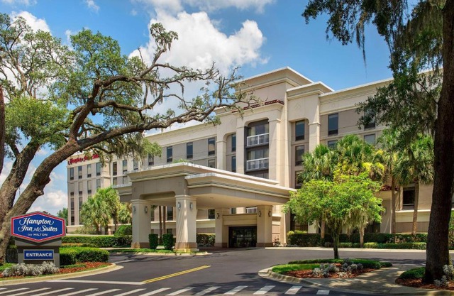 Hampton Inn & Suites at Lake Mary Colonial Townpark