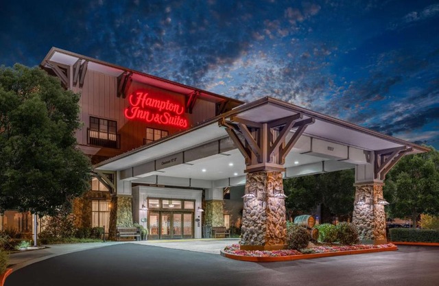 Hampton Inn & Suites Windsor-Sonoma Wine Country