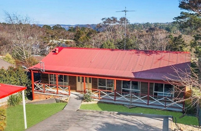 Hampton-style retreat next to the Blue Mountains UNESCO World Heritage site.