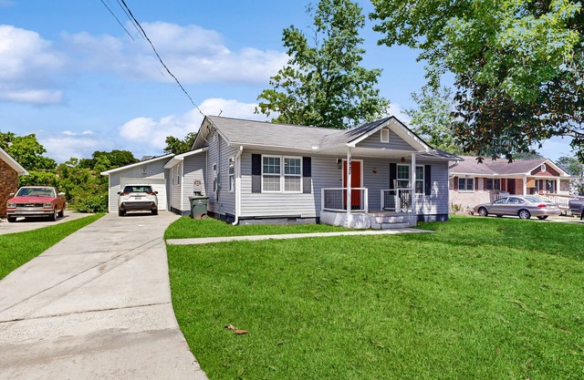 Hanahan home with close proximity to Park Circle, WiFi & dog-friendly