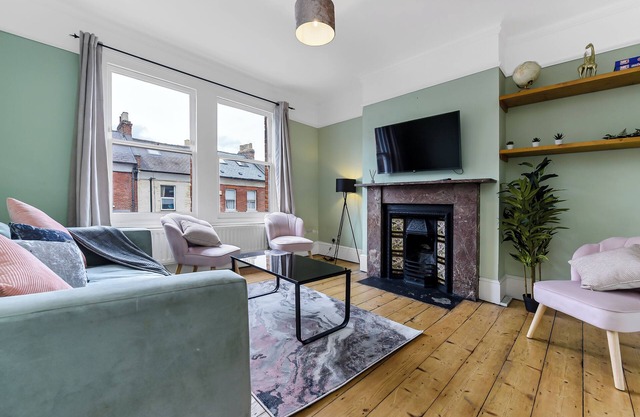 Handsome Family Home/Peaceful, Next to Park