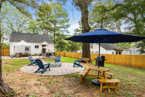 Hapeville Hideaway - Relaxing yard, airport nearby